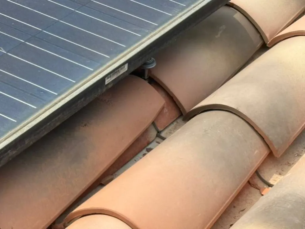 Dépose et repose de capteurs thermiques Giordano grâce à Provence Energie Solaire Services