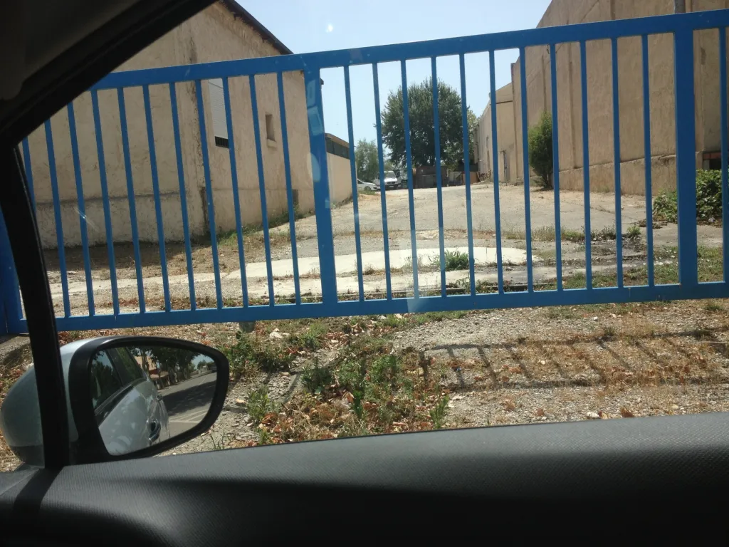 FABRICATION ET POSE GRAND PORTAIL INDUSTRIEL COULISSANT FABRIQUE SUR MESURE A MARTIGUES