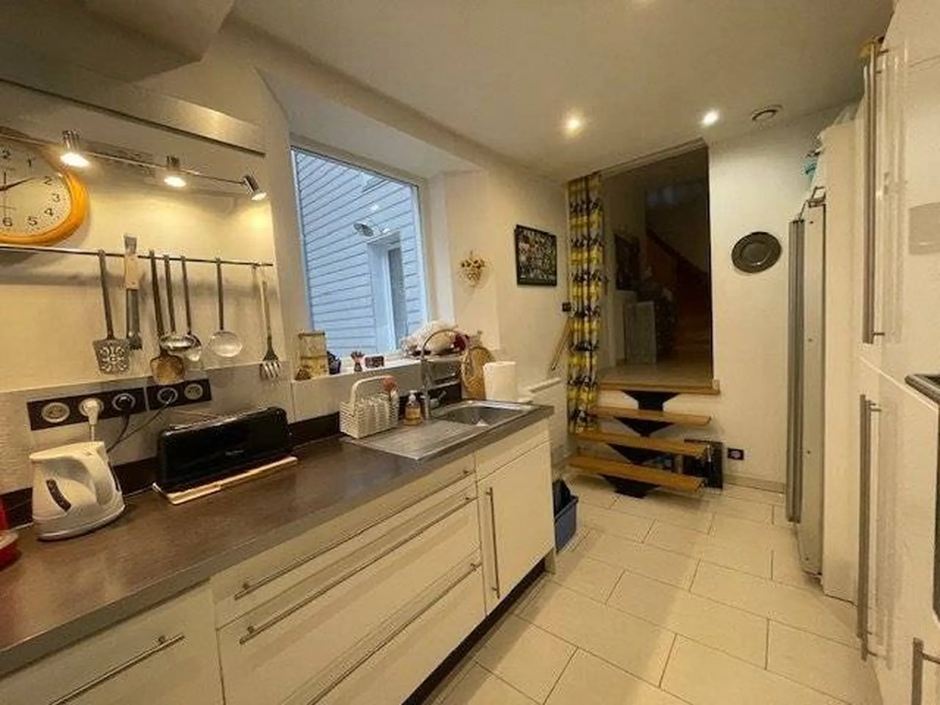 A Vendre Confortable maison de ville de 230 m²