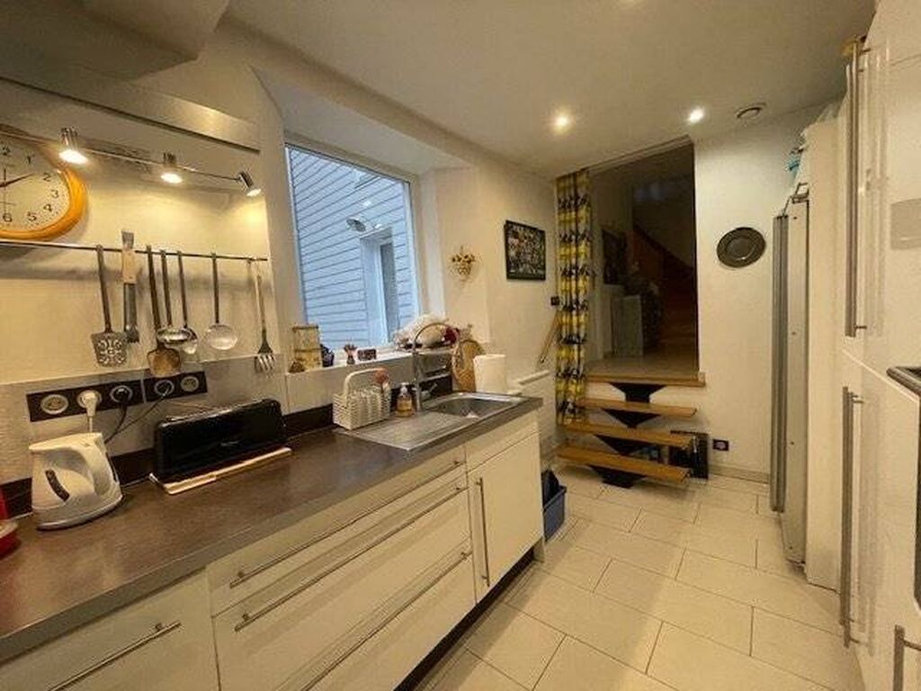 A Vendre Confortable maison de ville de 230 m²