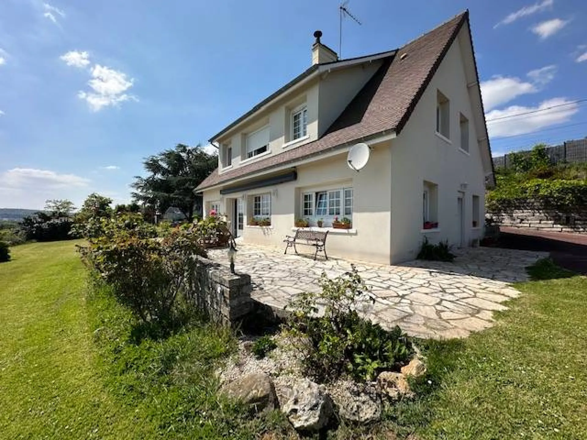 A vendre maison bourgeoise de 147 m² édifiée sur un terrain de 2800 m² sur la commune de SAINT AUBIN LES ELBEUF