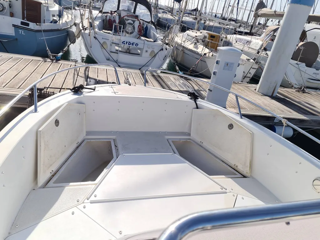 Prix d'un bateau à moteur d'occasion coque rigide à Bandol
