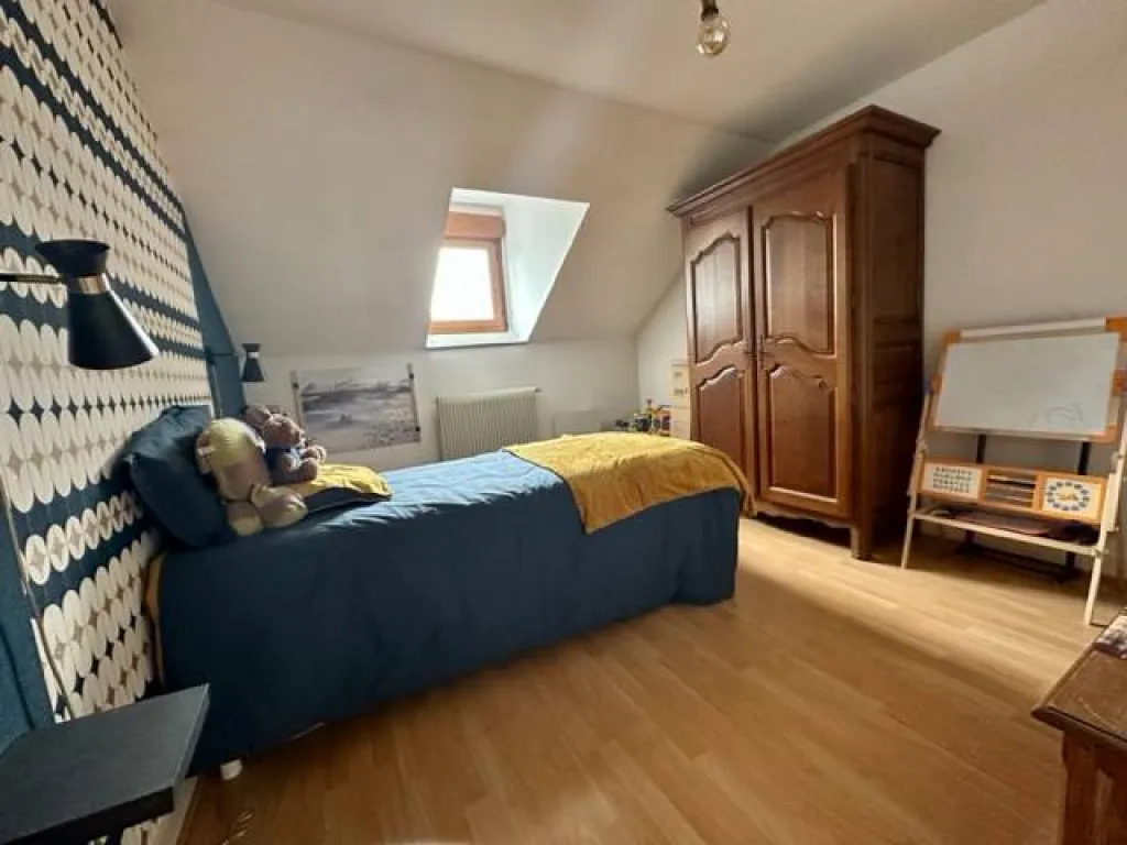 A saisir maison de briques de 220 m² habitables édifiée sur une parcelle de 1051 m² sur la commune de Saint Pierre Les Elbeuf