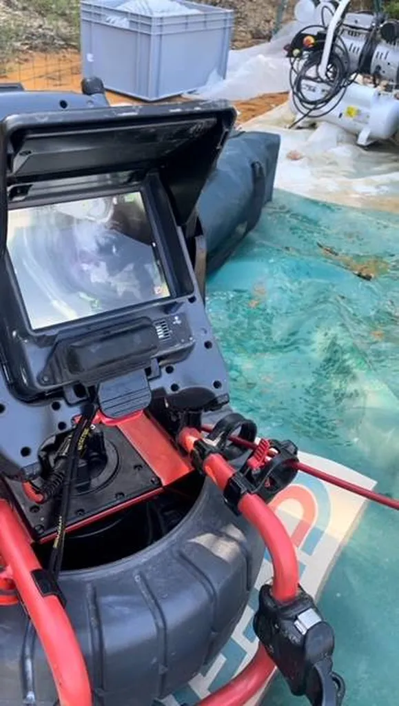 Technique de chemisage intégral avec l'application de résine epoxy sur canalisation poreuse à APT