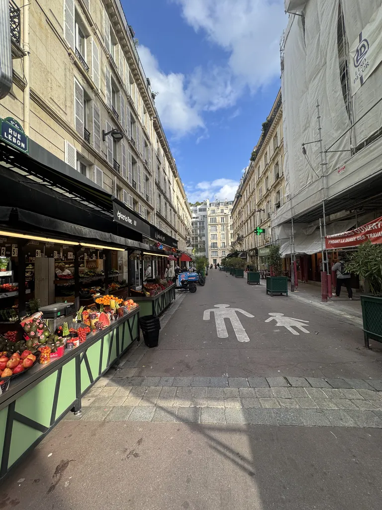 Location - Boutique 100 m², Ternes, Rue Torricelli 75017 PARIS