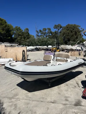 Vente d'un Grand Boats Silver Line S470 neuf : un semi-rigide de 4.70 mètres de long disponible à La Londe-les-Maures près de Hyères