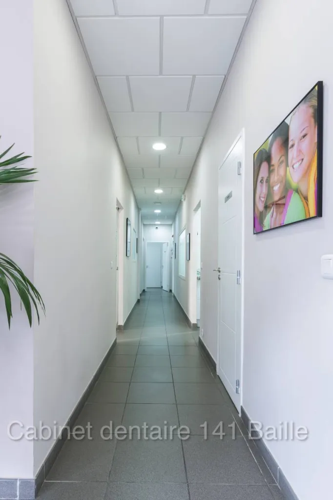 Facettes dentaires collées céramiques EMAX -13005 MARSEILLE