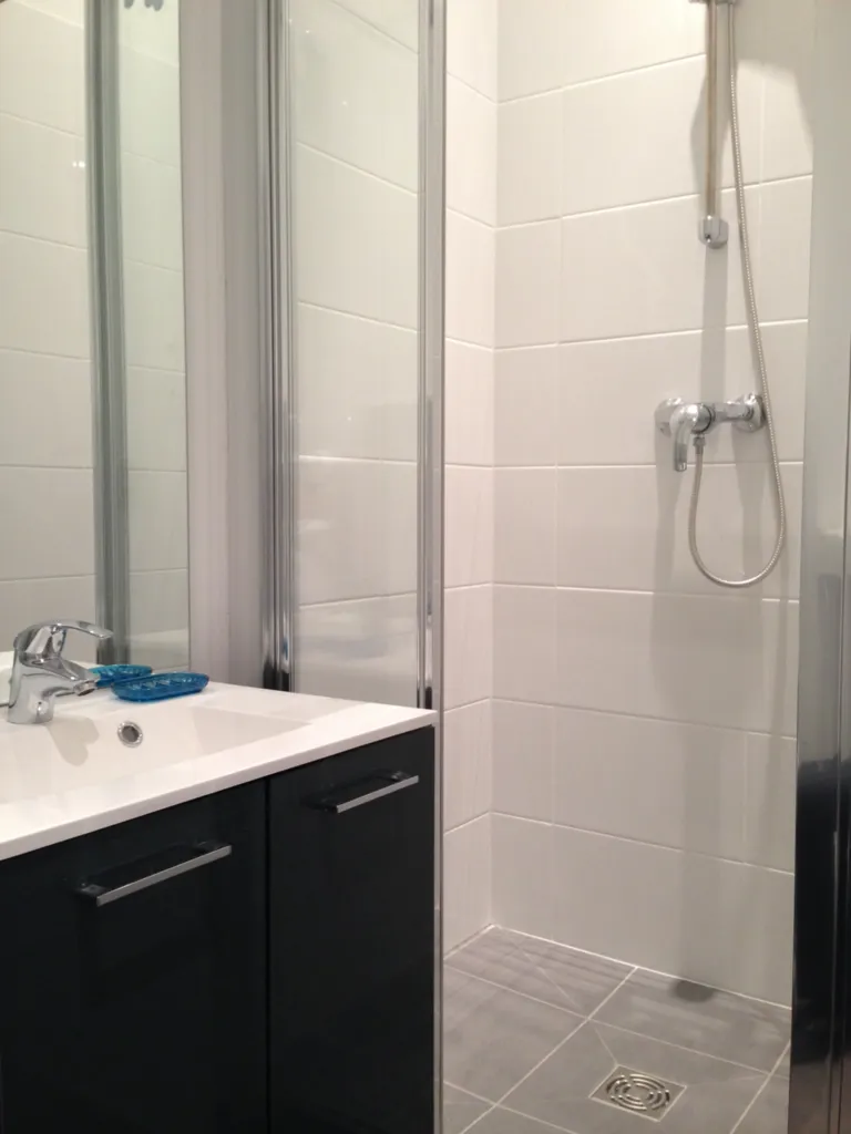 salle de bain équipée