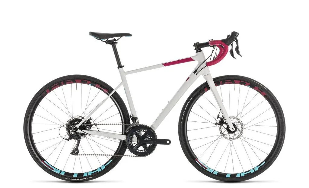 Location de vélo de route pour femme à Lyon, proche de Jean Macé pour les Monts-d'Or