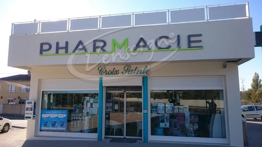 enseigne éclairée de pharmacie à martigues