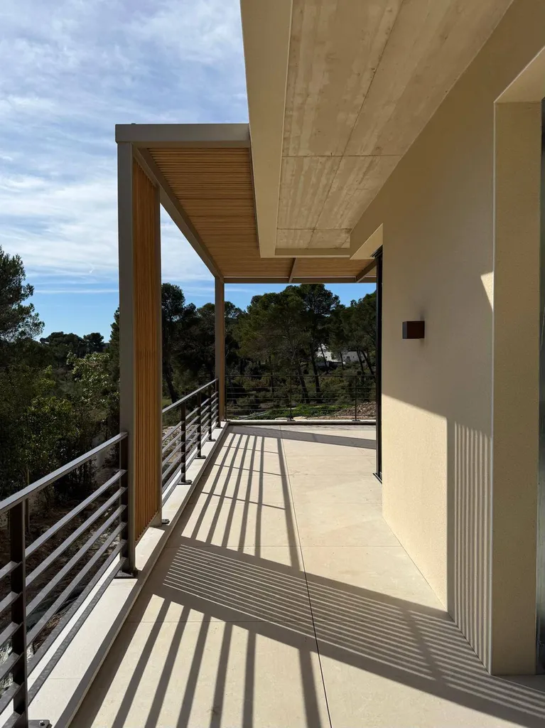 Pergola bois et acier sur mesure : le charme de l'artisanat pour votre extérieur à Ventabren