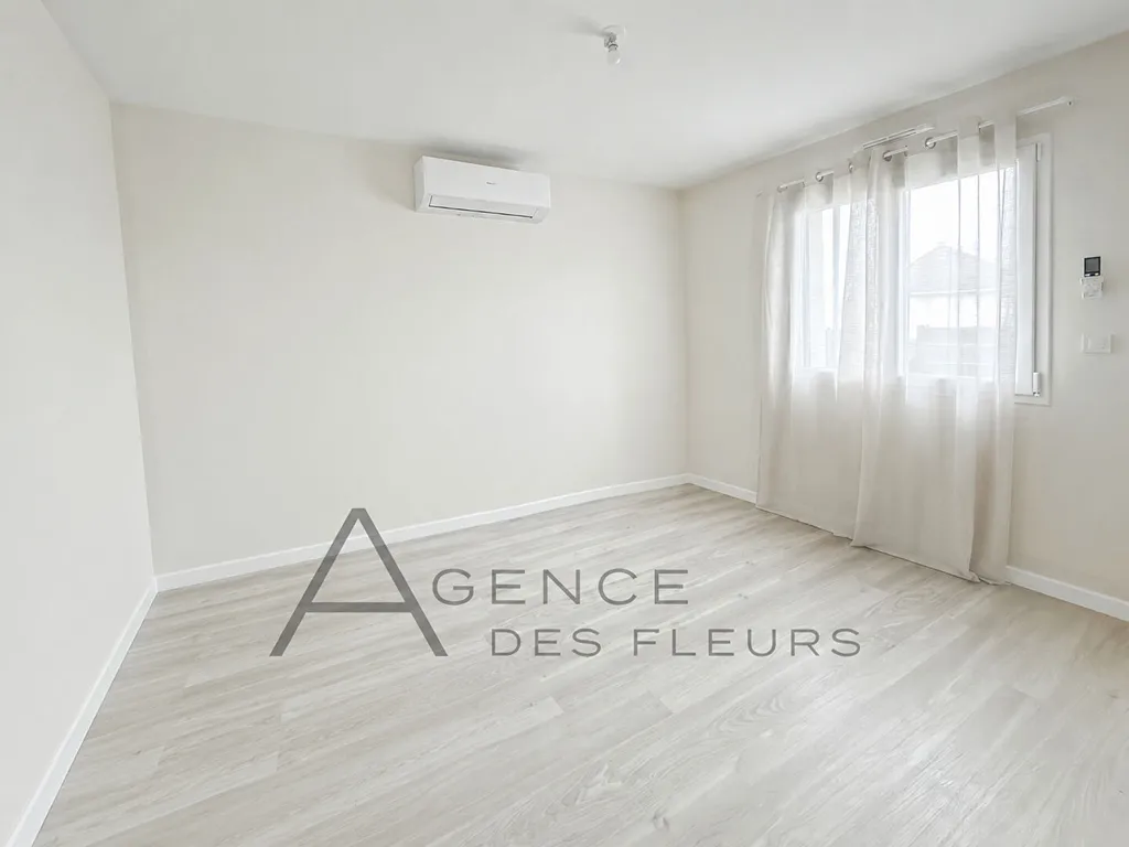 A vendre maison contemporaine de plain-pied de 102 m² sur un terrain de 320 m² sur la commune de SAINT AUBIN LES ELBEUF 76410