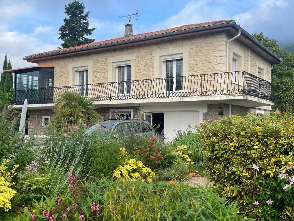 Ravalement de la surélévation avec des enduits à la chaux reconstituant la Pierre située à Mons la trivale entre Béziers et St Pons de Thomière 