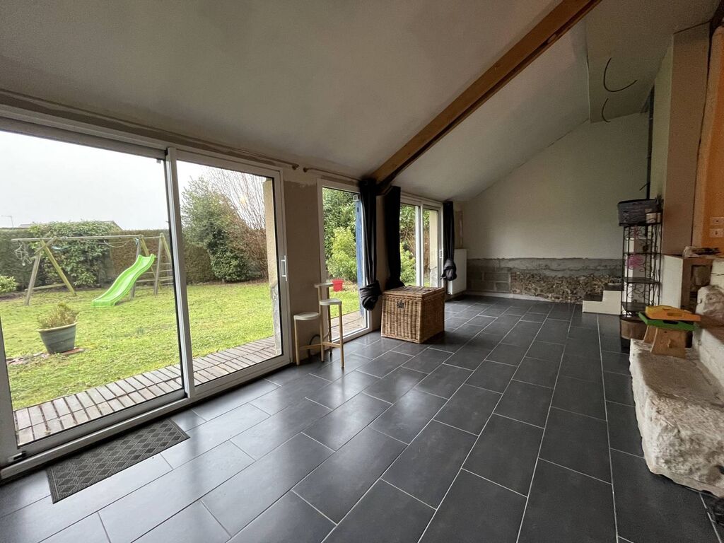 Maison de caractère, à vendre, offrant de beaux volumes, située à Betteville