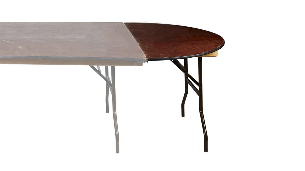 Location table ovale 6 personnes pour événement à Lyon