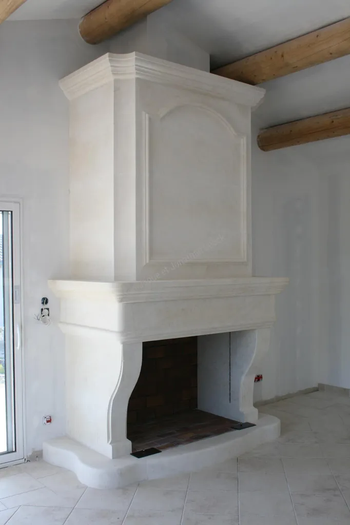 Cheminée hotte trumeau en pierre d'Estallades