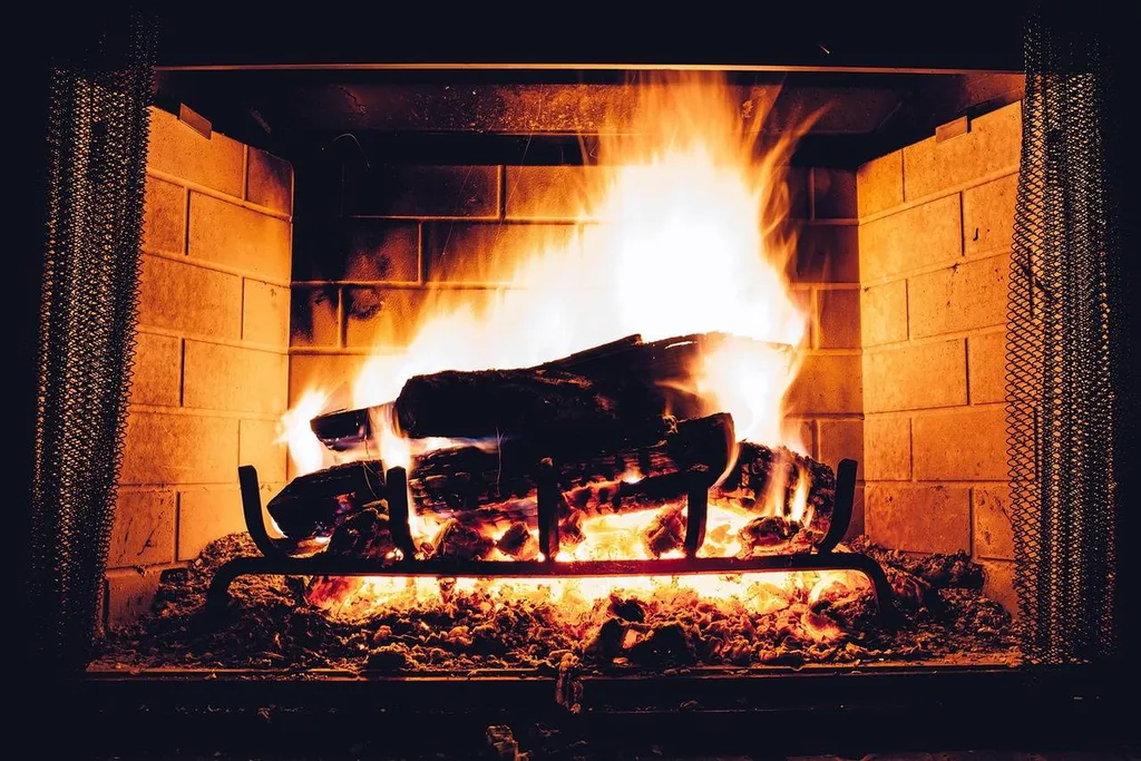 maintenance of your fireplace in your second home in Luberon