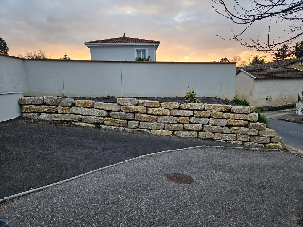 Entreprise de terrassement à Ambérieu-en-Bugey dans l'Ain : prix et devis pour un terrassement de 76 m2 chez un particulier