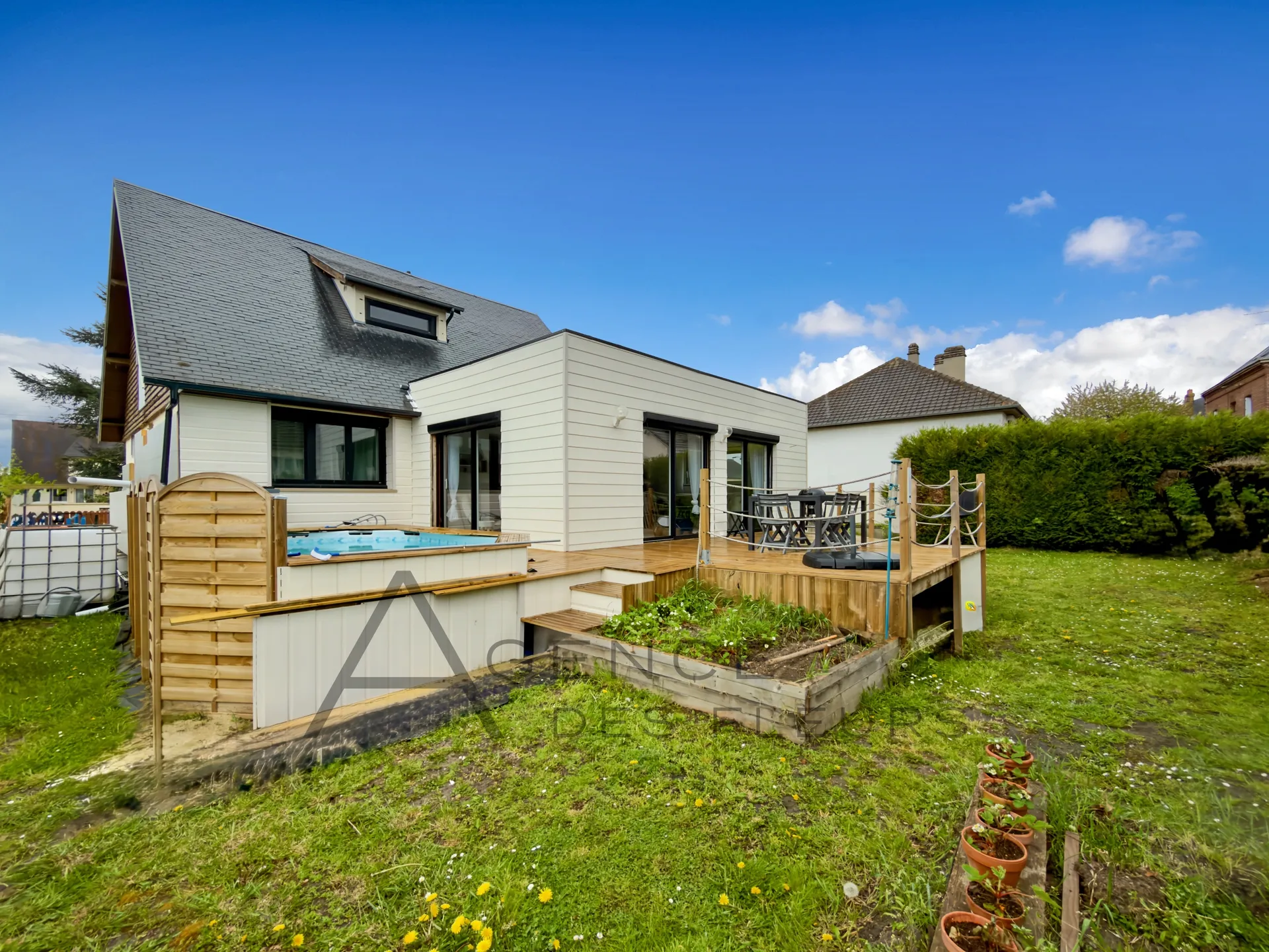 A vendre, maison de 130 m² édifiée sur 608 m² de terrain sur la commune de CAUDEBEC LES ELBEUF 76320