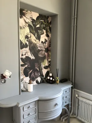 conception et réalisation d’une salle de  bain clé en main haut de gamme avec décor tapisserie , marbre et baignoire balnéothérapie 