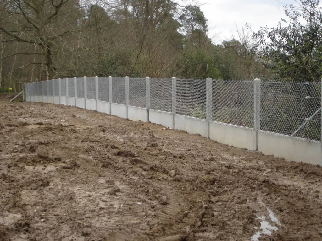 Installation de clôture grillagée sur poteaux béton en Seine maritime 76