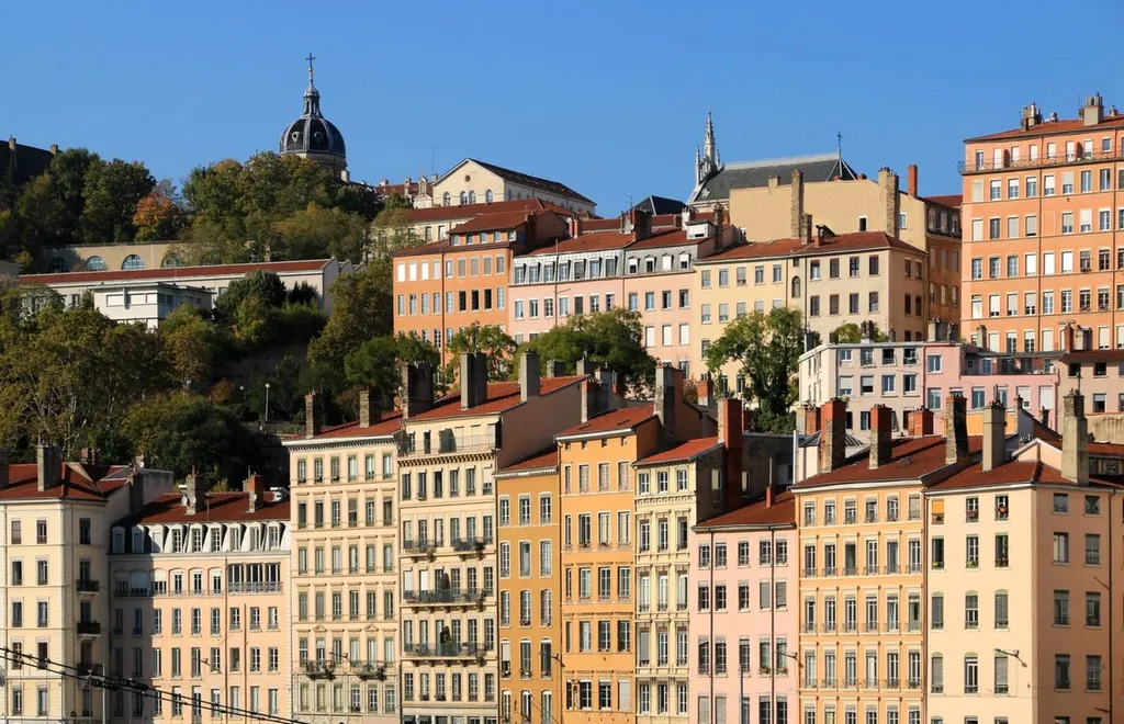 Les avantages des fenêtres à double ou triple vitrage pour votre appartement à Lyon Croix-Rousse