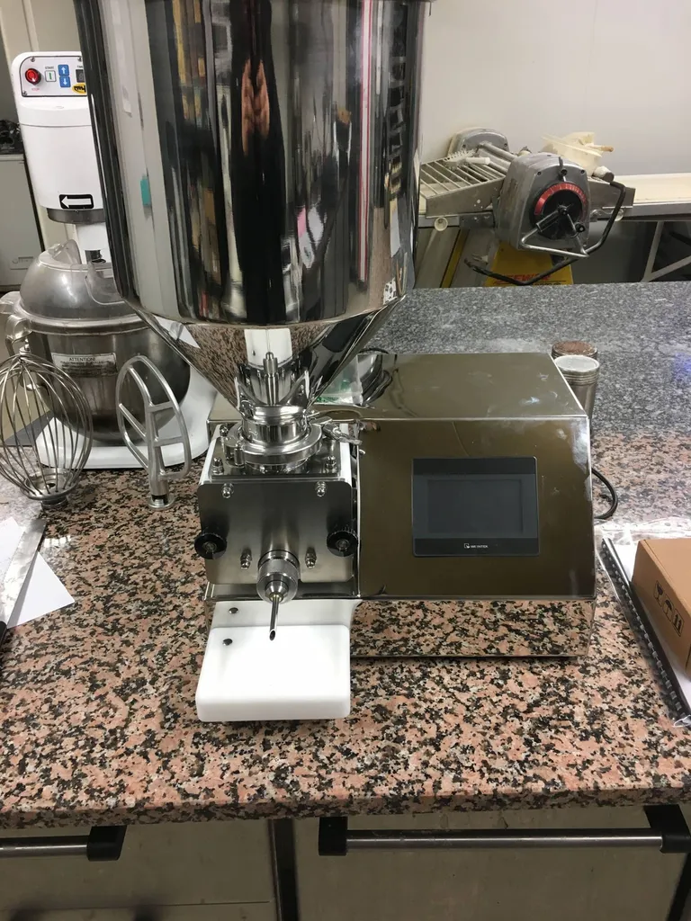Vente et installation d'une garnisseuse pour pâtisserie à Goderville en Seine Maritime 76