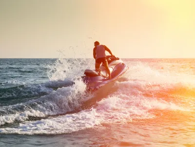 Louer un jet ski sans permis avec moniteur diplômé à Châteauneuf-les-Martigues près de Marseille