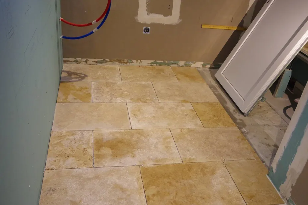 Poser du travertin mix dans une salle de bain en Gironde