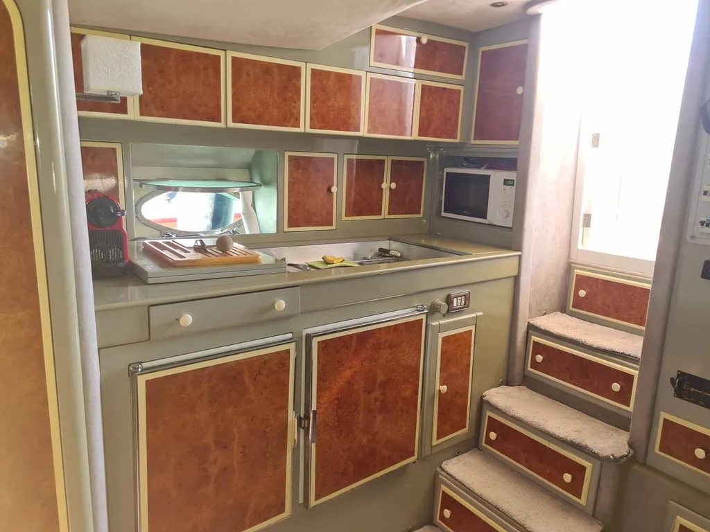 A vendre vedette habitable en parfait état à Bandol