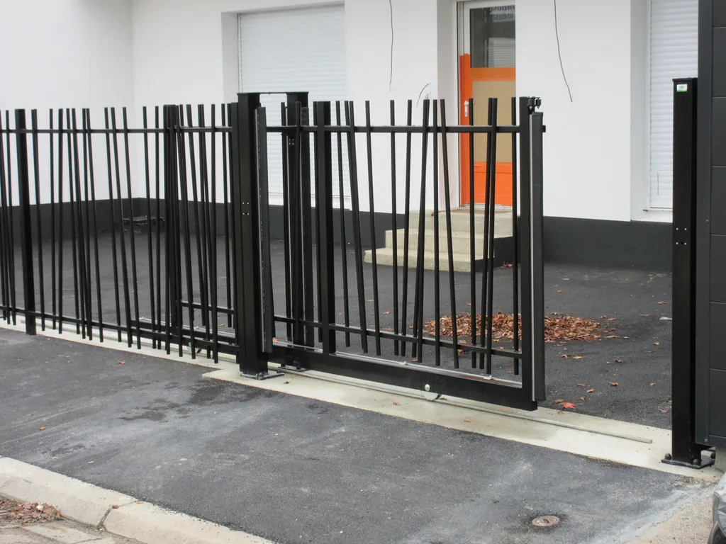 Pose de Portails Coulissants en Aluminium Motorisés, Design Contemporain Sur-Mesure à Le Havre en Seine-Maritime 76 et Harfleur