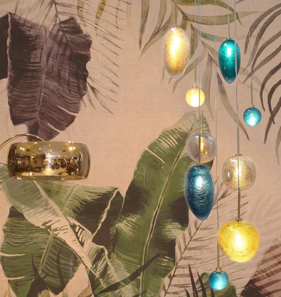 Concept Verre des luminaires d'intérieur d'exception  au style épuré, une équipe de designers passionnés et un grand respect des créations des maîtres verriers.