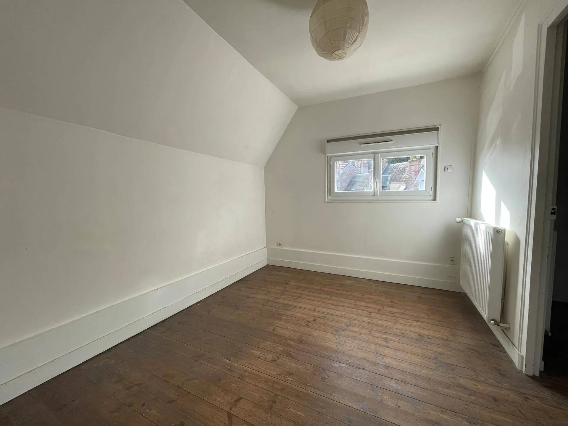 SOUS COMPROMIS Maison de ville, 4 chambres avec jardin et garages, proche gare Dieppe 76