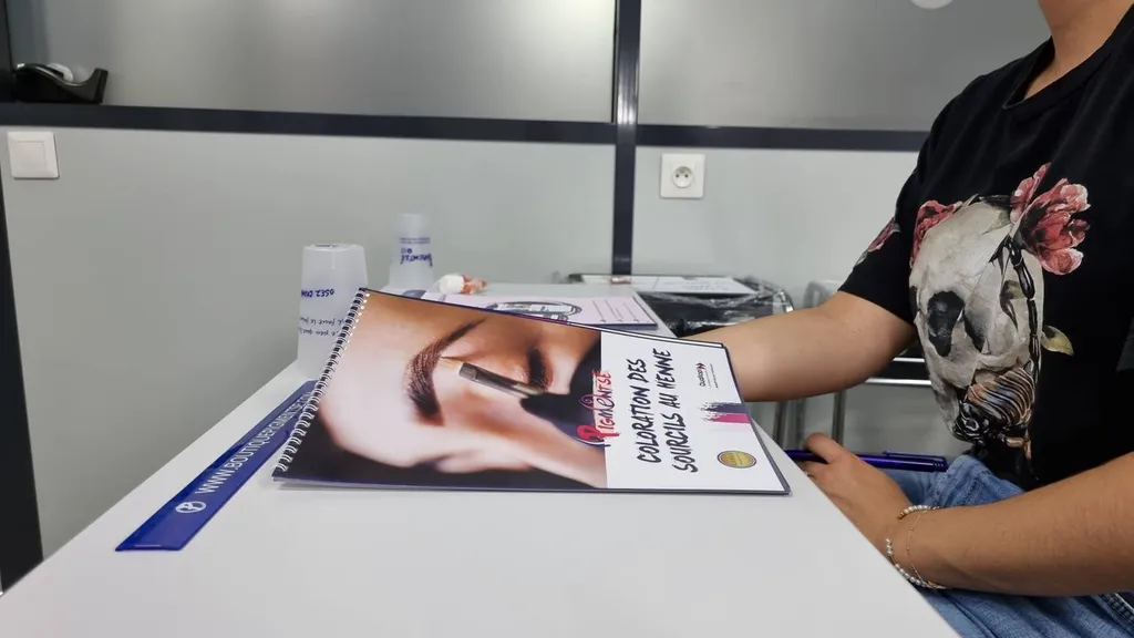 Ou réaliser une formation coloration des sourcils
