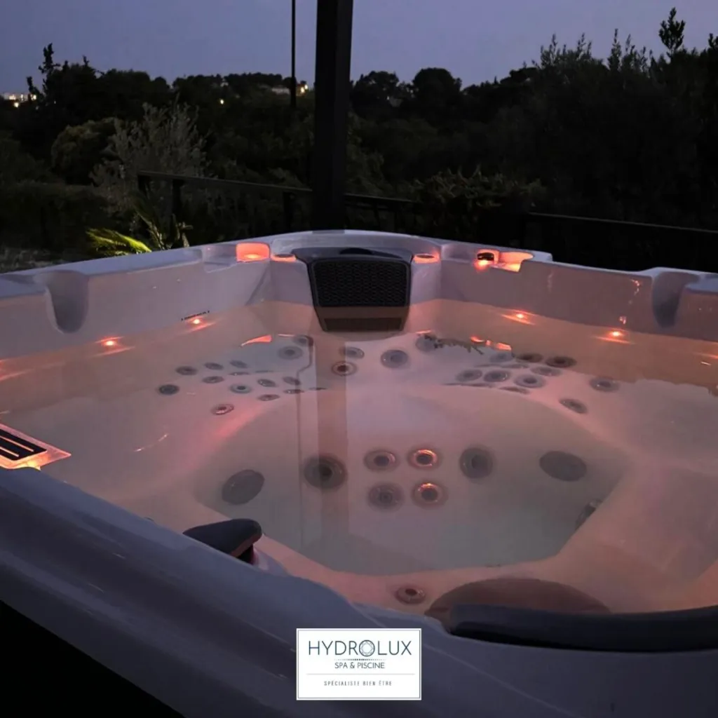 Spa Monaco 5 places installé sur les hauteurs de Nîmes