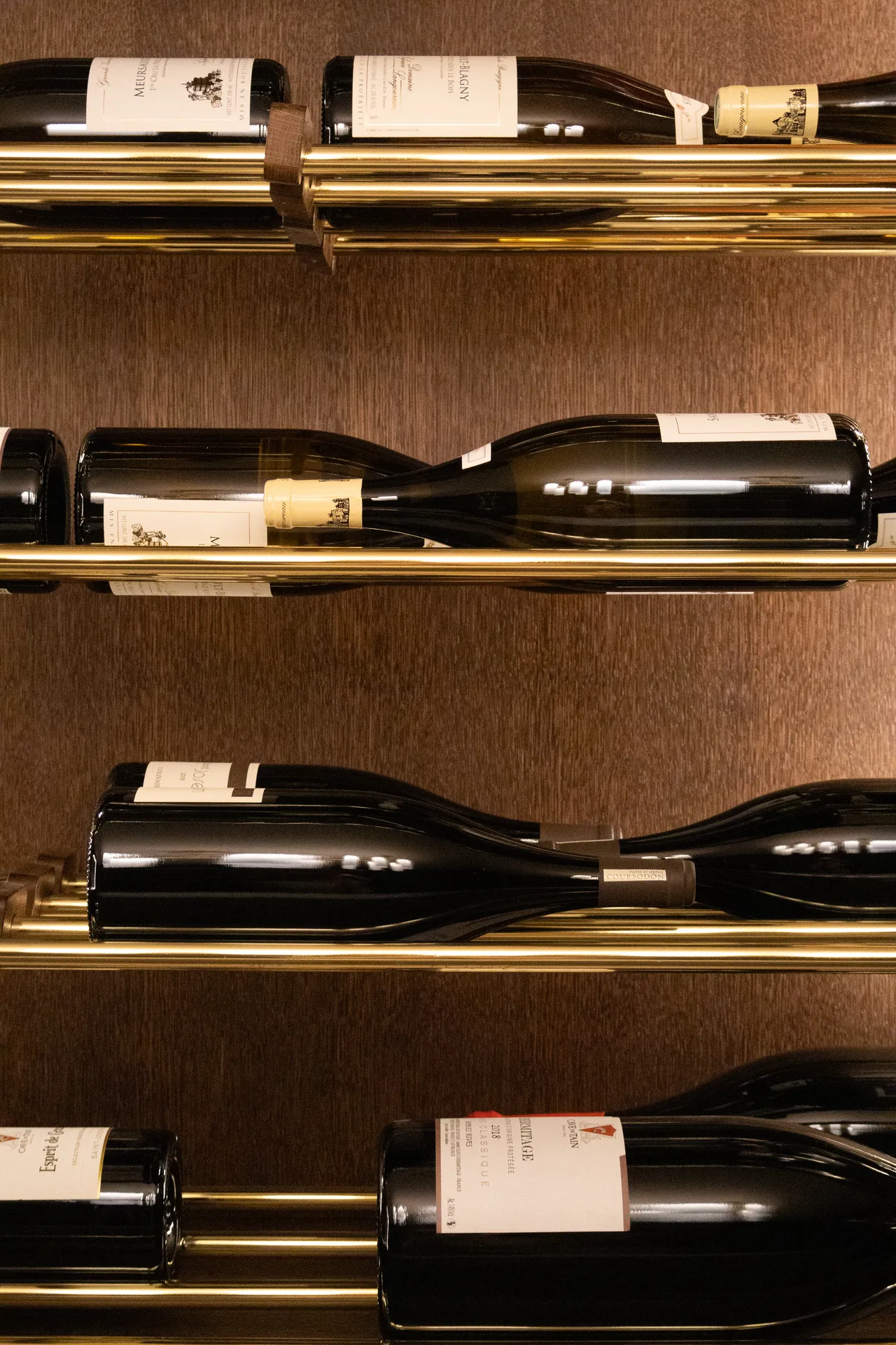 Cave à vin sur mesure en chêne massif au design contemporain à Veyrier-du-Lac en Savoie