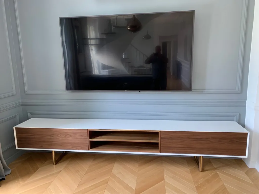 meuble tele en noyer et Corian sur mesure a Gujan mestras