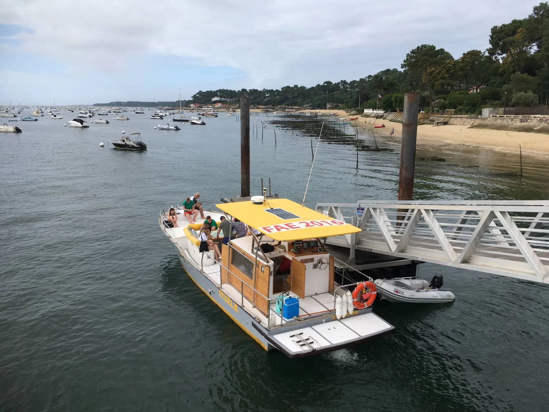 Vedette chaland pour croisière entre amis au départ de la jetée du Canon 