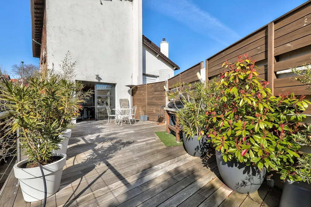 A vendre Maison de ville avec terrasse  et dépendance à Suresnes 92150