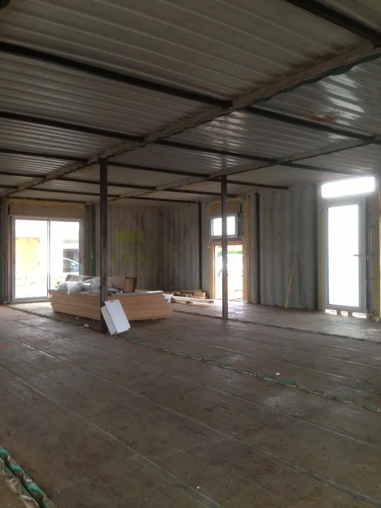 Container Bordeaux : Isolation par mousse polyuréthane projetée cellules fermées, étanche et durable -BIMPP/JLBE, expert en isolation