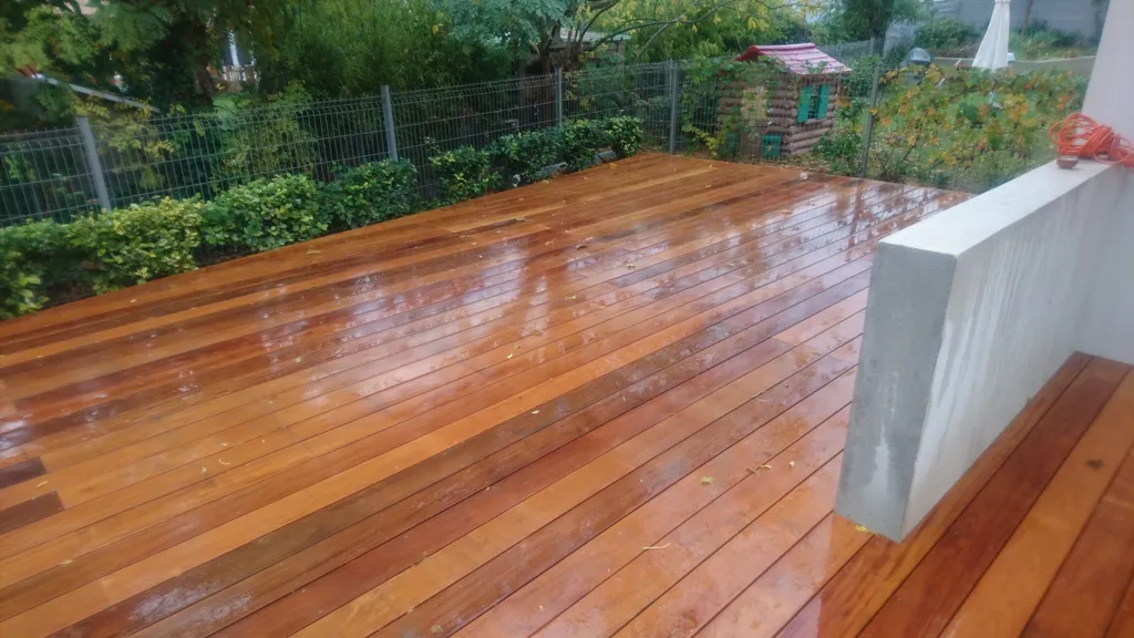 Terrasse bois Garapa à Pertuis sur lambourdes bois exotiques et plots bétons