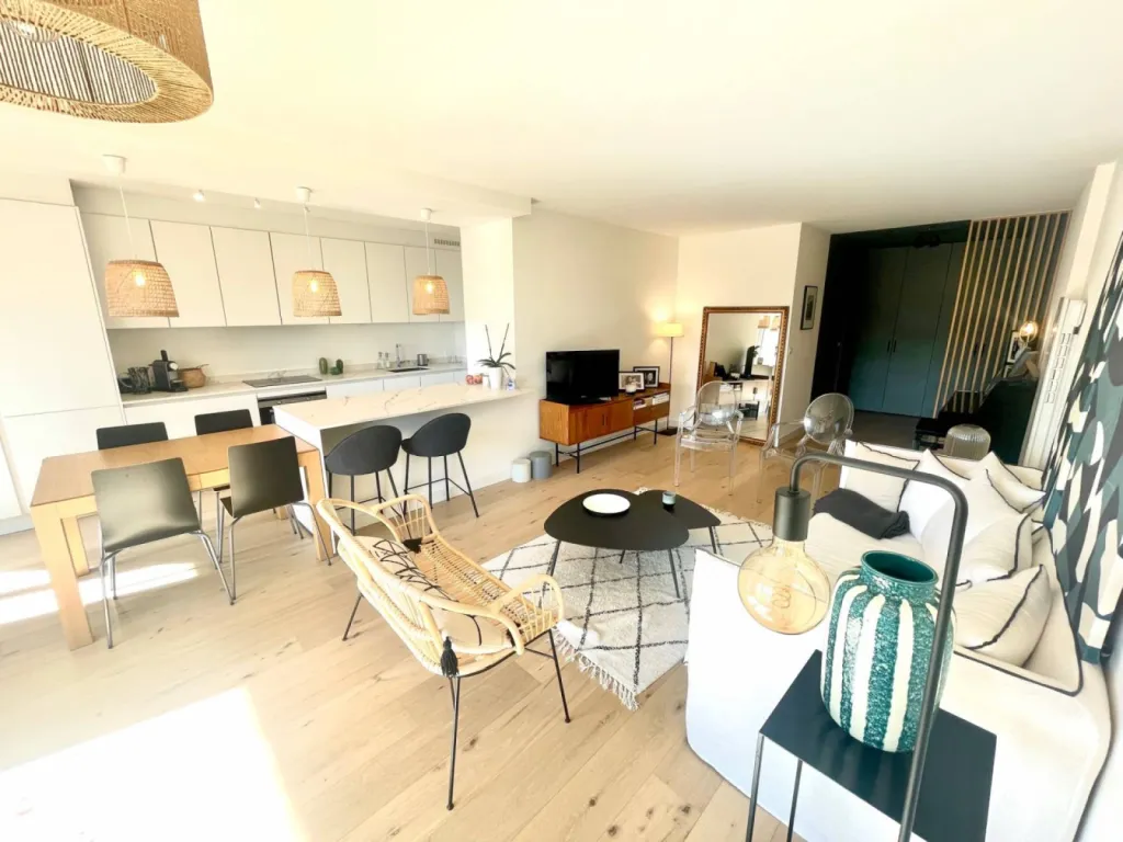 Vendu Très bel Appartement rénové Bordeaux Caudéran Centre 