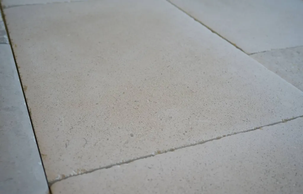 Dallage, margelle, pavé, parement en pierres naturelles livraison Lyon