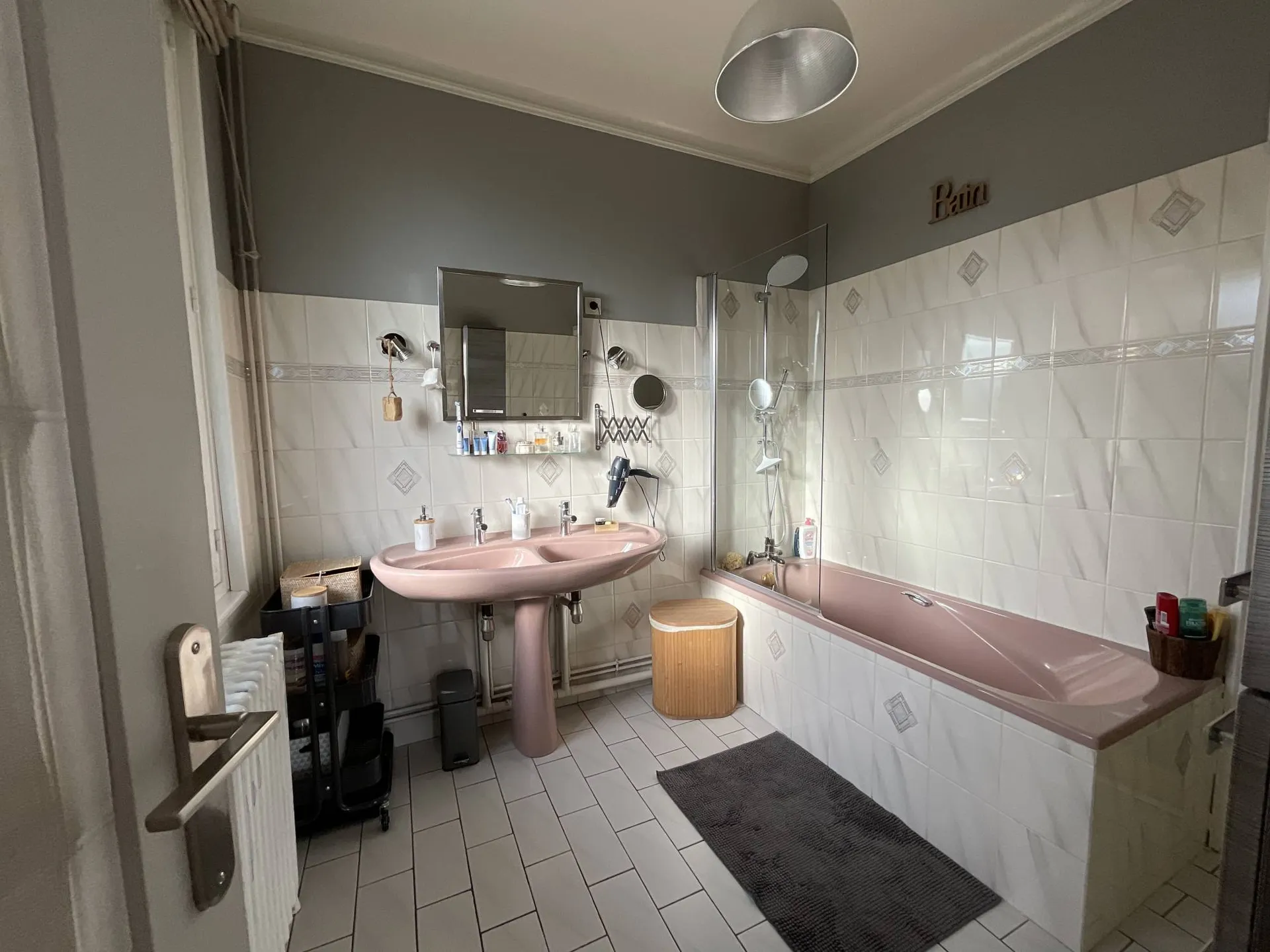 A vendre villa anglo-normande avec Grand grenier aménageable en Normandie.