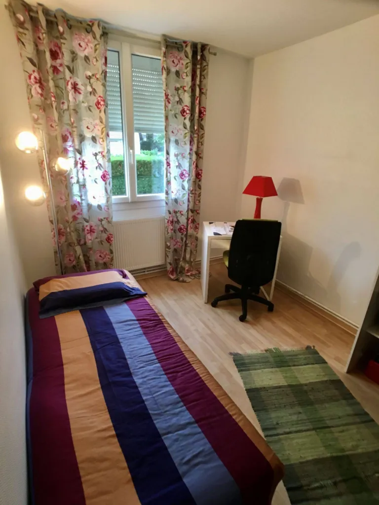 chambre cosy et lumineuse