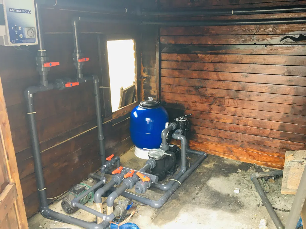 Dépannage local technique à la suite d'un sinistre. Filtration au sel 