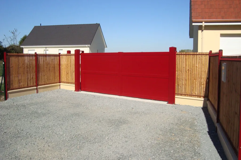 Installation de Portail en Aluminium Coulissant Motorisé pour l'Accès Résidentiel au Havre et son Agglomération en Seine-Maritime 76
