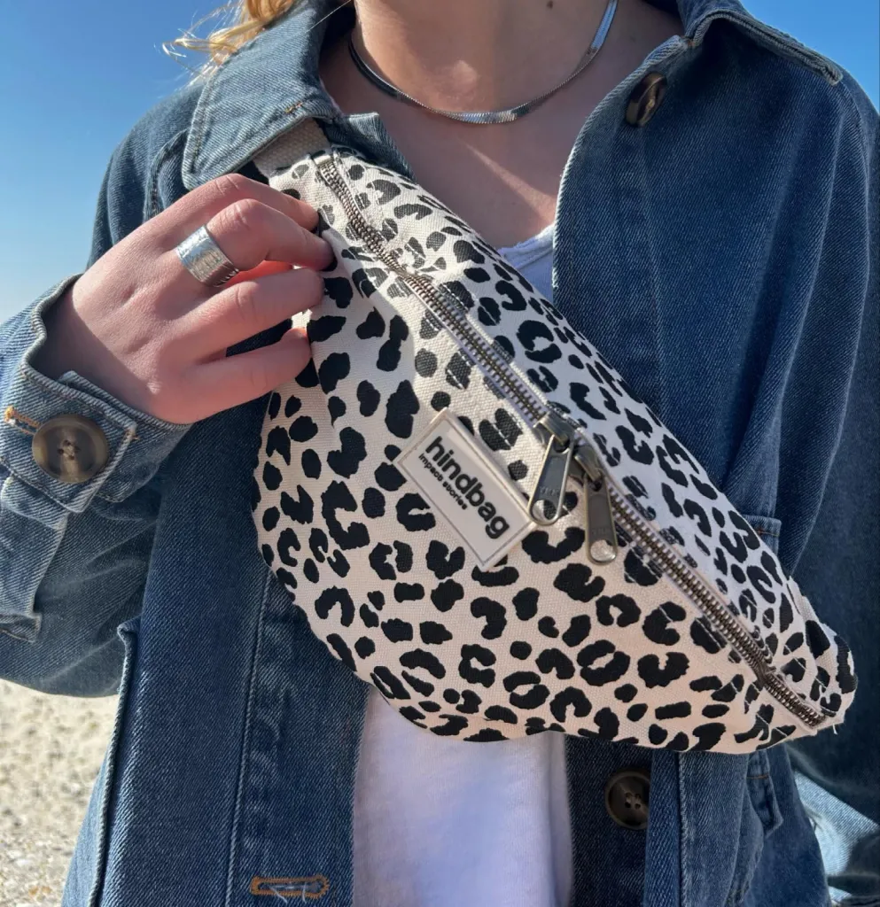 Sac Banane Hindbag Olivia léopard beige disponible chez Evasion Eu