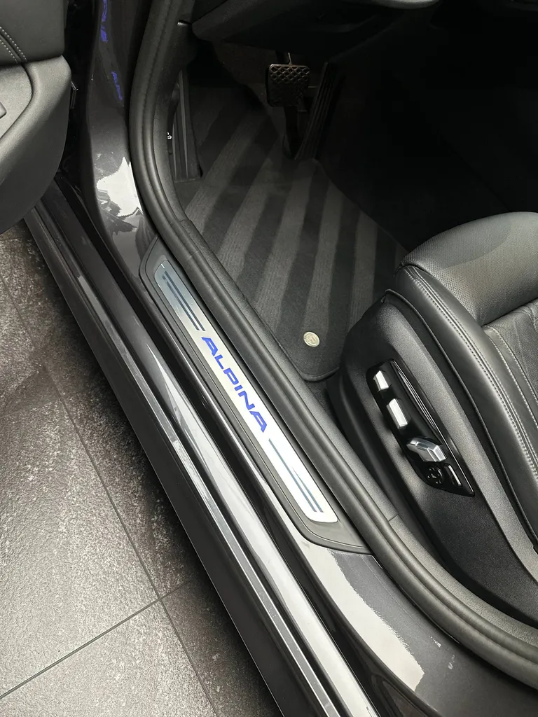 Lustrage sur une BMW Alpina B5 Touring 820 proche de Le Mans (72)