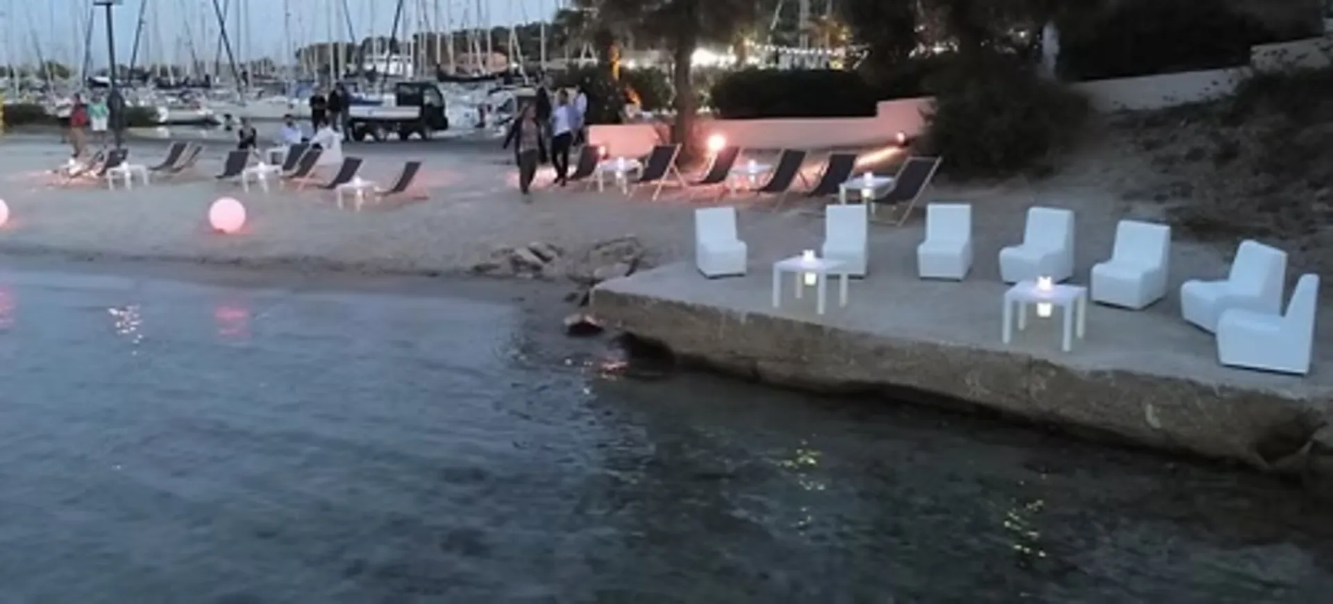 BANQUETTE CHAUFFEUSE LOUNGE BLANCHE